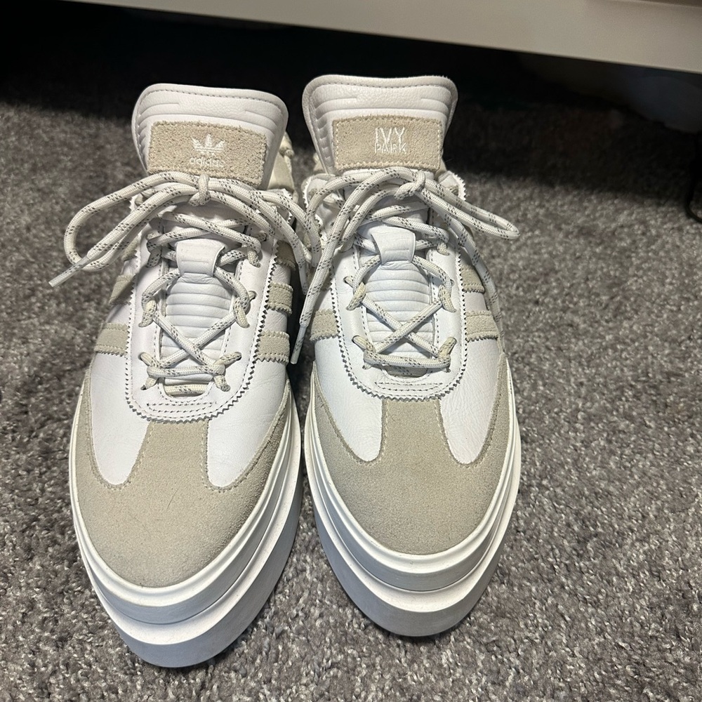 Ivy Park Adidas collab white/cream shoes in size 9 1/2.